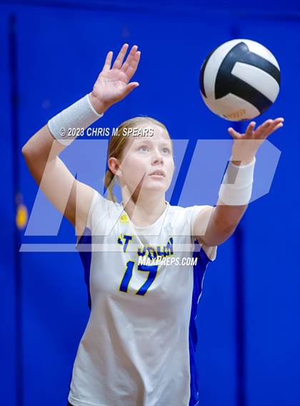 Thumbnail 1 in Seven Rivers Christian @ St. John Lutheran photogallery.