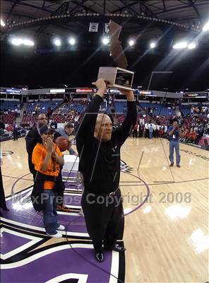 Thumbnail 2 in Dominguez vs. McClymonds (CIF State D1 Final) photogallery.
