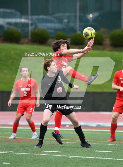 Thumbnail 3 in Lincoln vs. Jesuit (OSAA 6A Quarterfinal) photogallery.