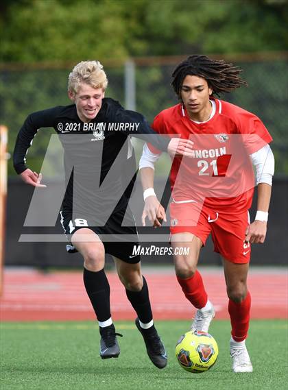 Thumbnail 2 in Lincoln vs. Jesuit (OSAA 6A Quarterfinal) photogallery.