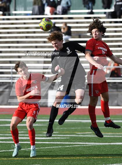Thumbnail 3 in Lincoln vs. Jesuit (OSAA 6A Quarterfinal) photogallery.