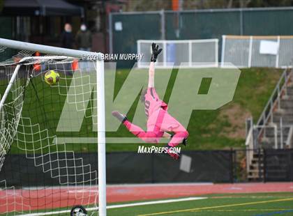 Thumbnail 2 in Lincoln vs. Jesuit (OSAA 6A Quarterfinal) photogallery.