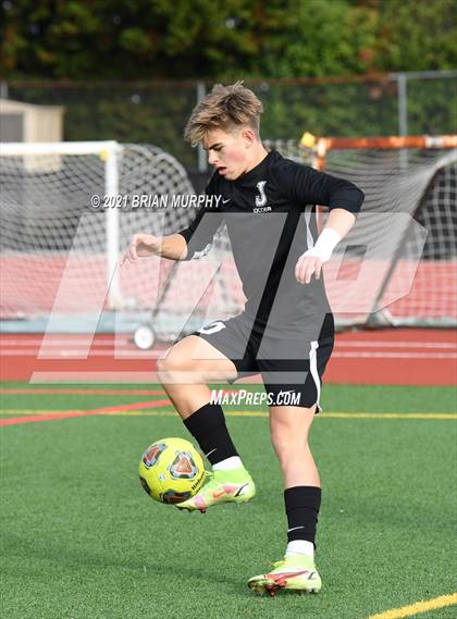 Thumbnail 2 in Lincoln vs. Jesuit (OSAA 6A Quarterfinal) photogallery.