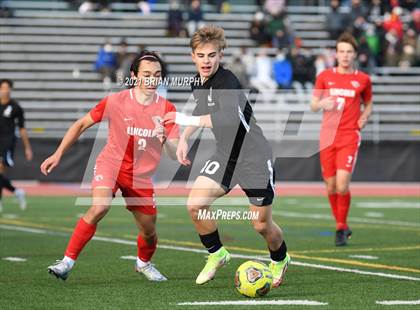 Thumbnail 2 in Lincoln vs. Jesuit (OSAA 6A Quarterfinal) photogallery.