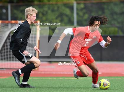 Thumbnail 3 in Lincoln vs. Jesuit (OSAA 6A Quarterfinal) photogallery.