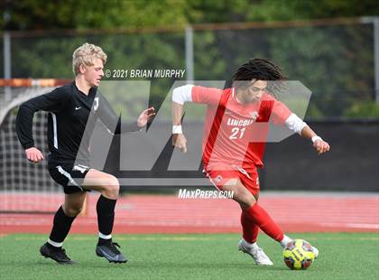 Thumbnail 1 in Lincoln vs. Jesuit (OSAA 6A Quarterfinal) photogallery.