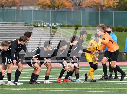 Thumbnail 1 in Lincoln vs. Jesuit (OSAA 6A Quarterfinal) photogallery.