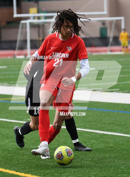 Thumbnail 2 in Lincoln vs. Jesuit (OSAA 6A Quarterfinal) photogallery.