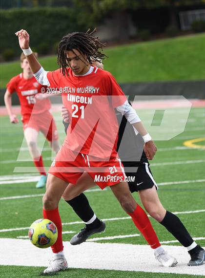 Thumbnail 3 in Lincoln vs. Jesuit (OSAA 6A Quarterfinal) photogallery.