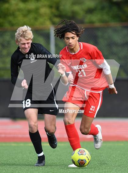 Thumbnail 3 in Lincoln vs. Jesuit (OSAA 6A Quarterfinal) photogallery.