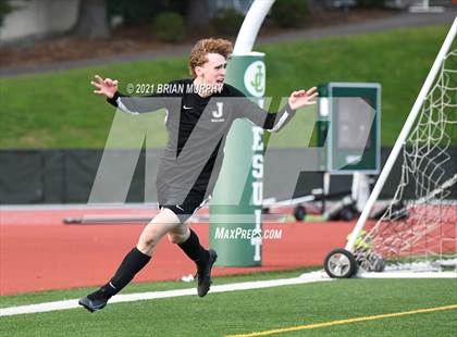 Thumbnail 1 in Lincoln vs. Jesuit (OSAA 6A Quarterfinal) photogallery.
