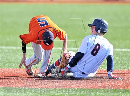 Thumbnail 3 in John Paul II vs. Brook Hill (Texas Private School Classic) photogallery.