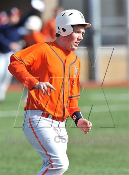 Thumbnail 2 in John Paul II vs. Brook Hill (Texas Private School Classic) photogallery.
