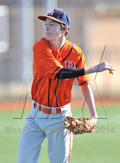 Thumbnail 2 in John Paul II vs. Brook Hill (Texas Private School Classic) photogallery.