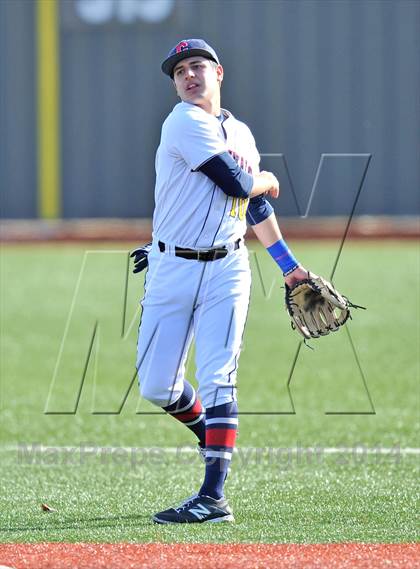 Thumbnail 3 in John Paul II vs. Brook Hill (Texas Private School Classic) photogallery.