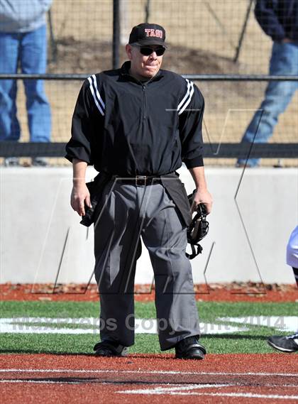 Thumbnail 1 in John Paul II vs. Brook Hill (Texas Private School Classic) photogallery.