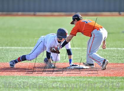 Thumbnail 3 in John Paul II vs. Brook Hill (Texas Private School Classic) photogallery.