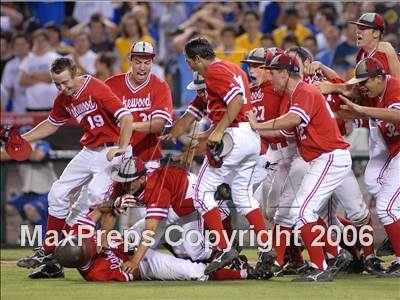 Thumbnail 2 in Agoura vs. Lakewood (D1 Section Final) photogallery.