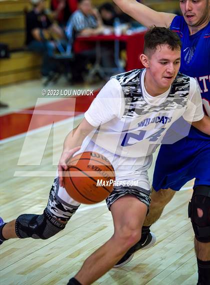 Thumbnail 1 in McCurdy vs. Questa (Northern Rio Grande Tournament) photogallery.