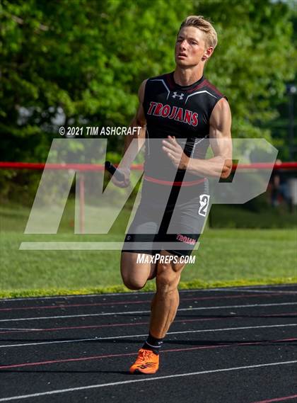 Thumbnail 1 in IHSAA East Central Track & Field Sectional photogallery.