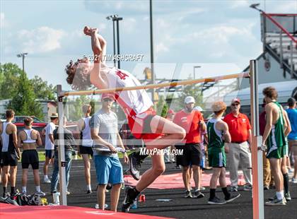 Thumbnail 1 in IHSAA East Central Track & Field Sectional photogallery.