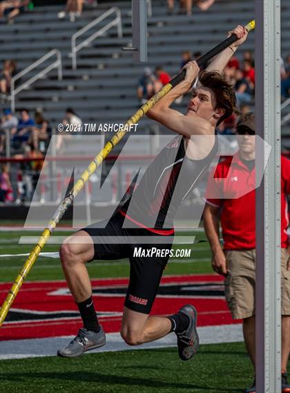 Thumbnail 2 in IHSAA East Central Track & Field Sectional photogallery.
