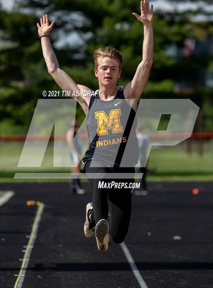 Thumbnail 1 in IHSAA East Central Track & Field Sectional photogallery.