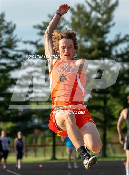 Thumbnail 2 in IHSAA East Central Track & Field Sectional photogallery.