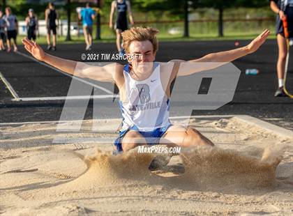 Thumbnail 3 in IHSAA East Central Track & Field Sectional photogallery.