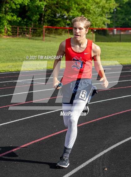 Thumbnail 3 in IHSAA East Central Track & Field Sectional photogallery.