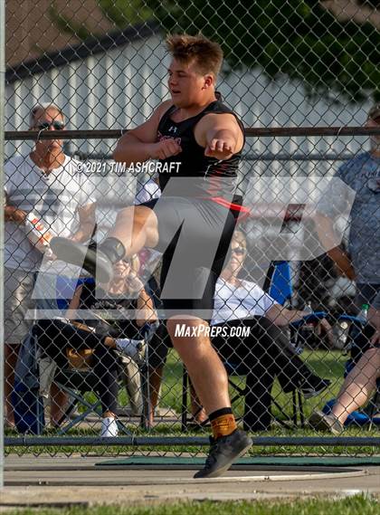 Thumbnail 3 in IHSAA East Central Track & Field Sectional photogallery.