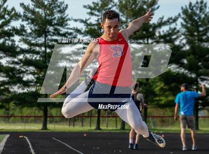 Thumbnail 3 in IHSAA East Central Track & Field Sectional photogallery.