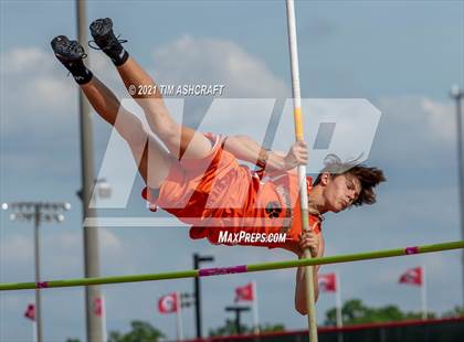 Thumbnail 1 in IHSAA East Central Track & Field Sectional photogallery.