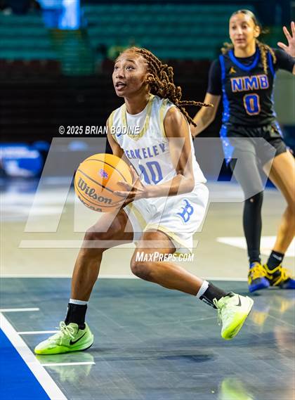 Thumbnail 2 in North Myrtle Beach vs Berkeley (SCHSL 5A Div 2 Semifinal) photogallery.