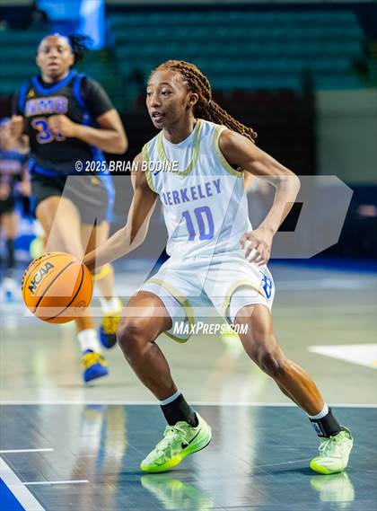 Thumbnail 2 in North Myrtle Beach vs Berkeley (SCHSL 5A Div 2 Semifinal) photogallery.