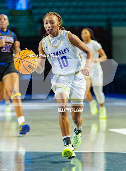 Thumbnail 3 in North Myrtle Beach vs Berkeley (SCHSL 5A Div 2 Semifinal) photogallery.