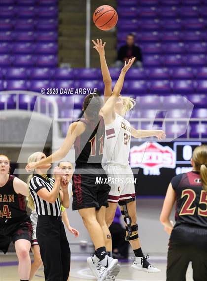 Thumbnail 1 in Logan vs. Cedar (UHSAA 4A Quarterfinal) photogallery.