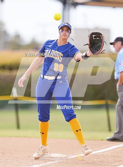 Thumbnail 2 in Fountain Valley vs Woodrow Wilson (Alan Dugard Classic) photogallery.