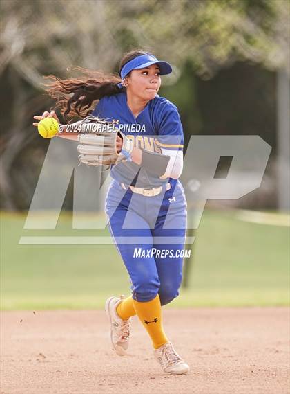 Thumbnail 3 in Fountain Valley vs Woodrow Wilson (Alan Dugard Classic) photogallery.