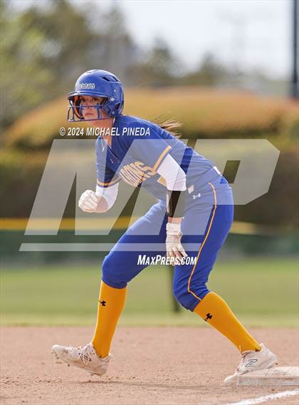 Thumbnail 2 in Fountain Valley vs Woodrow Wilson (Alan Dugard Classic) photogallery.