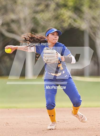 Thumbnail 1 in Fountain Valley vs Woodrow Wilson (Alan Dugard Classic) photogallery.