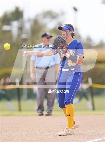 Thumbnail 2 in Fountain Valley vs Woodrow Wilson (Alan Dugard Classic) photogallery.
