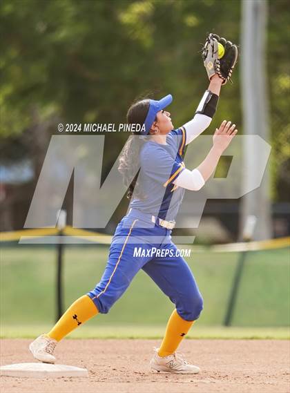 Thumbnail 1 in Fountain Valley vs Woodrow Wilson (Alan Dugard Classic) photogallery.