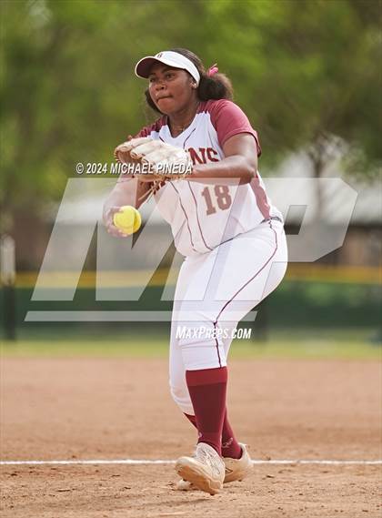Thumbnail 3 in Fountain Valley vs Woodrow Wilson (Alan Dugard Classic) photogallery.