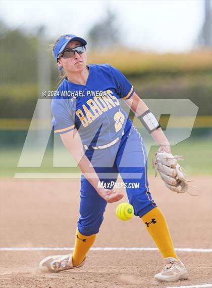 Thumbnail 2 in Fountain Valley vs Woodrow Wilson (Alan Dugard Classic) photogallery.