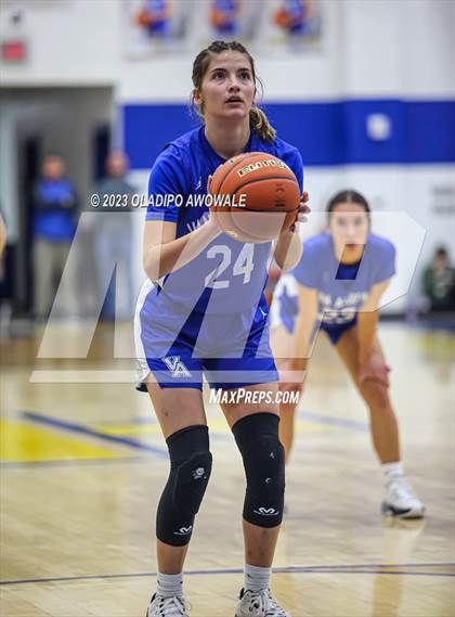 Thumbnail 2 in Van Alstyne @ Tom Bean (62'nd Leonard Holiday Tournament) photogallery.