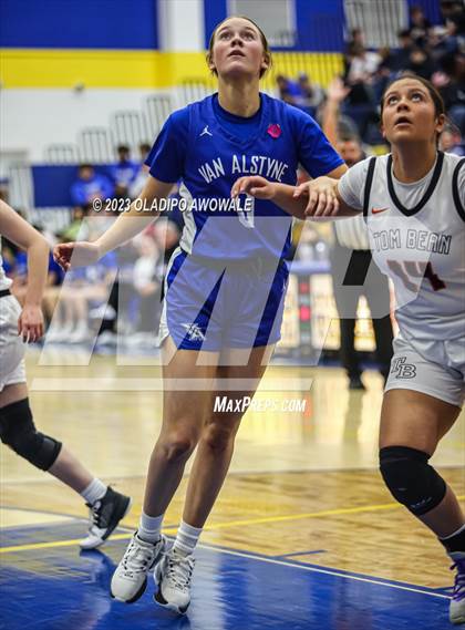 Thumbnail 3 in Van Alstyne @ Tom Bean (62'nd Leonard Holiday Tournament) photogallery.