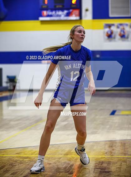 Thumbnail 2 in Van Alstyne @ Tom Bean (62'nd Leonard Holiday Tournament) photogallery.