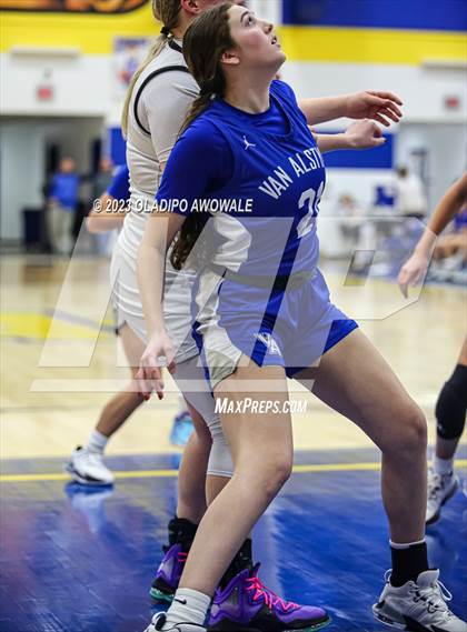 Thumbnail 2 in Van Alstyne @ Tom Bean (62'nd Leonard Holiday Tournament) photogallery.