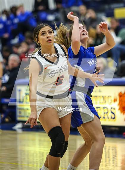 Thumbnail 2 in Van Alstyne @ Tom Bean (62'nd Leonard Holiday Tournament) photogallery.